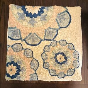 VivaTerra 16 Inch Latch Hook Down Pillow